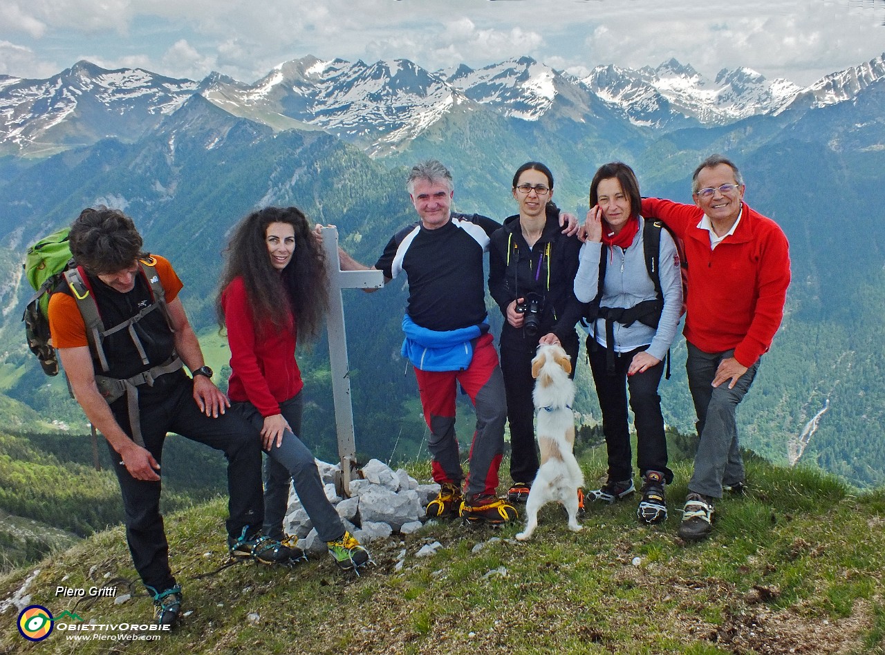 70 Sullo sfondo le Orobie dal Monte Toro al Grabiasca, Diavoli compresi!.JPG